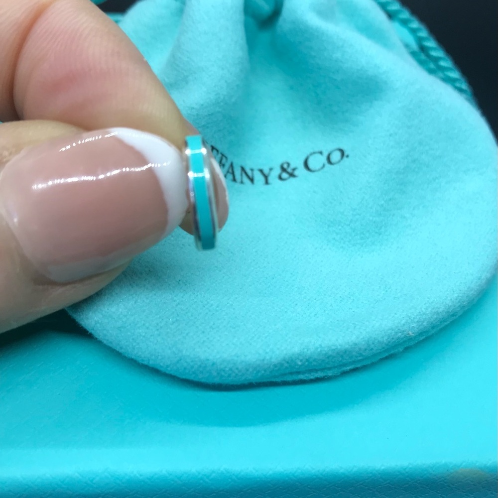 🩵Authentic Tiffany & Co Blue enamel, sterling silver, oval jump ring, clasp.